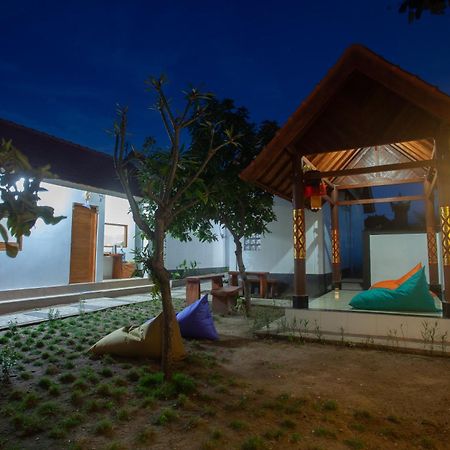 Lucky Hostel Batununggul Zewnętrze zdjęcie