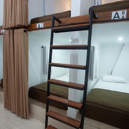 Lucky Hostel Batununggul Zewnętrze zdjęcie