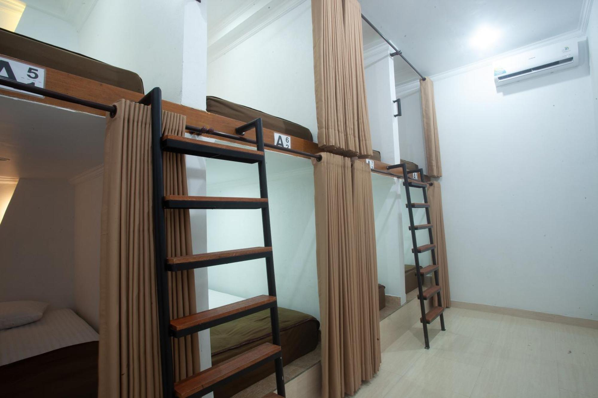 Lucky Hostel Batununggul Zewnętrze zdjęcie