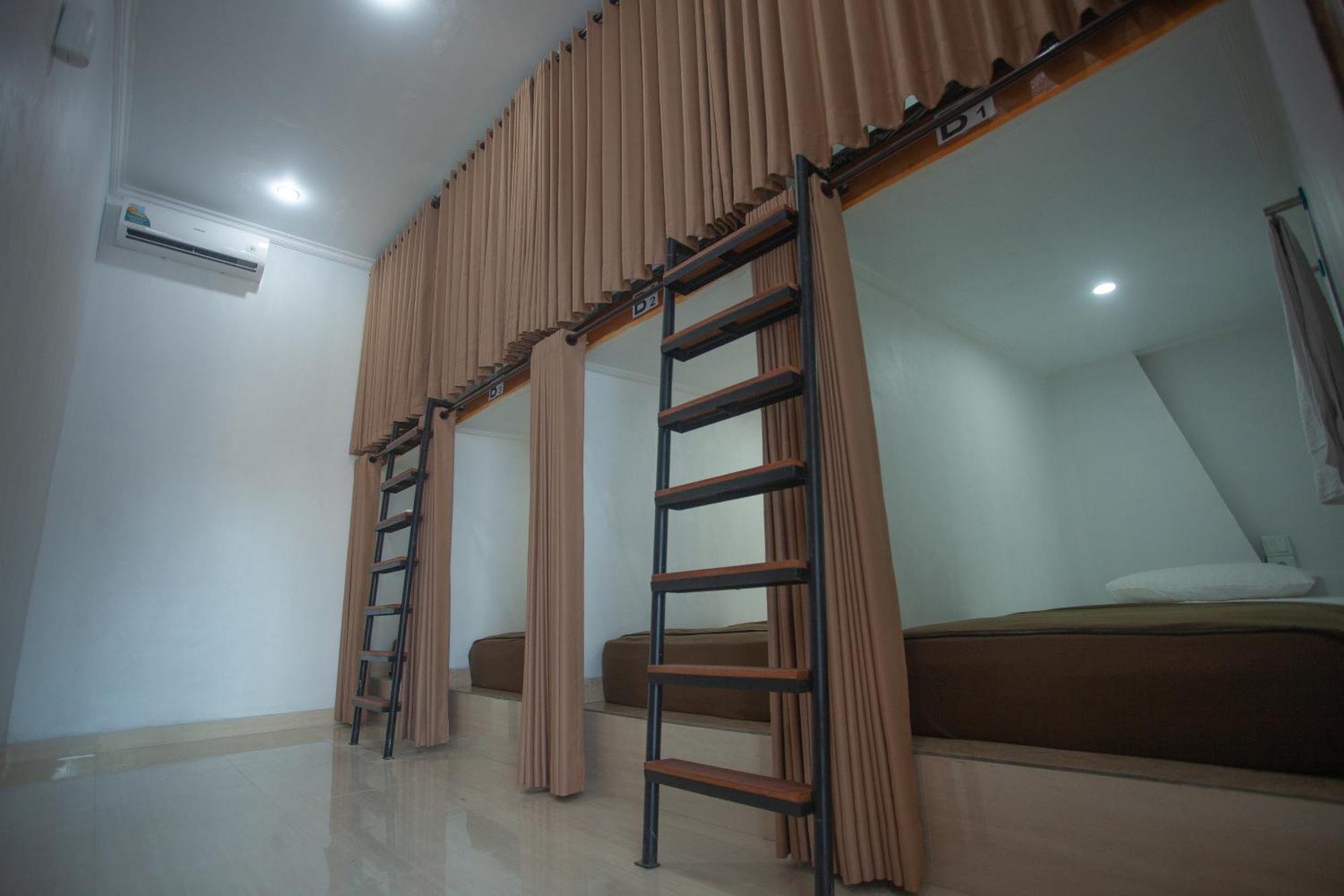 Lucky Hostel Batununggul Zewnętrze zdjęcie