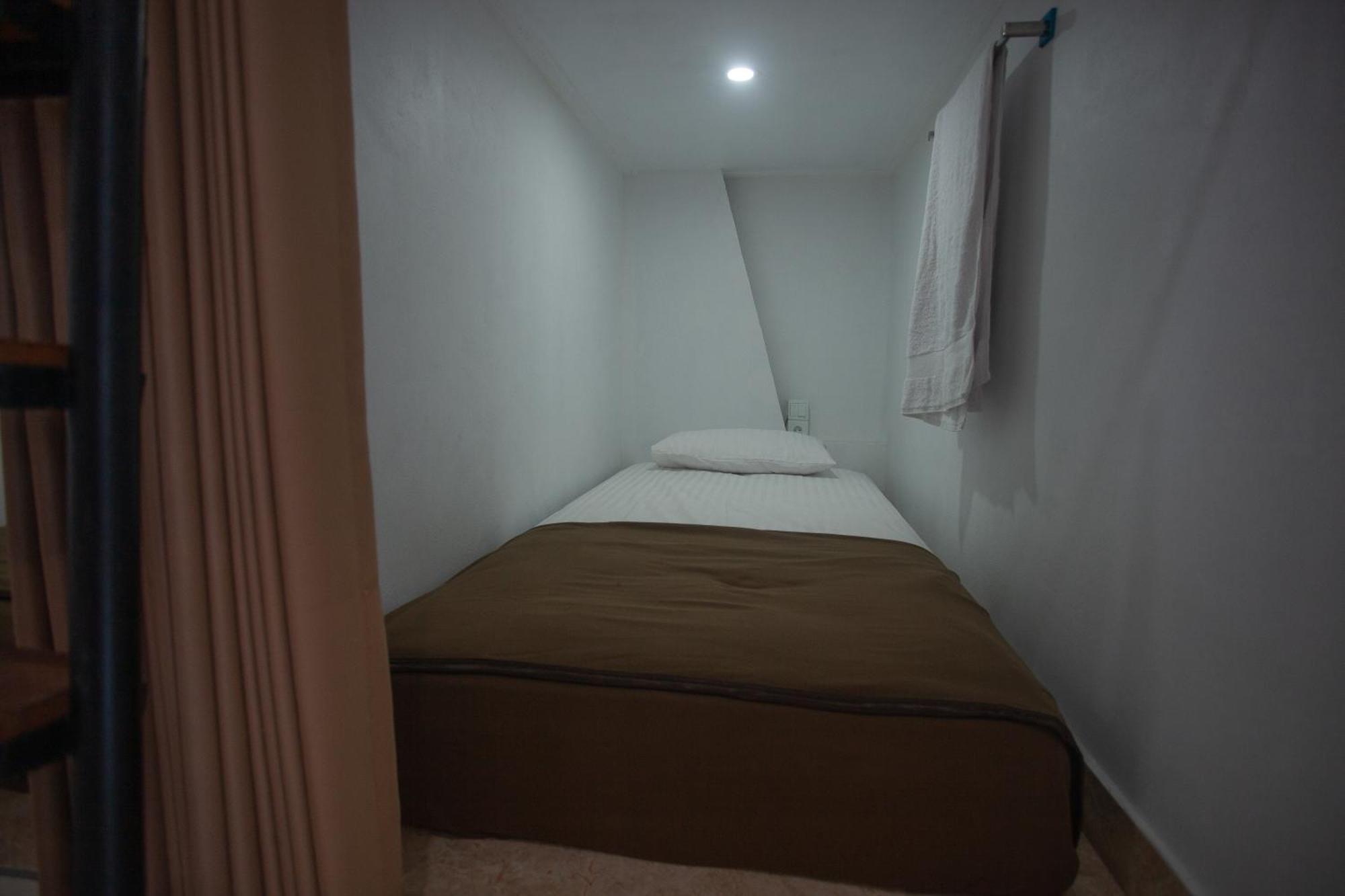 Lucky Hostel Batununggul Zewnętrze zdjęcie
