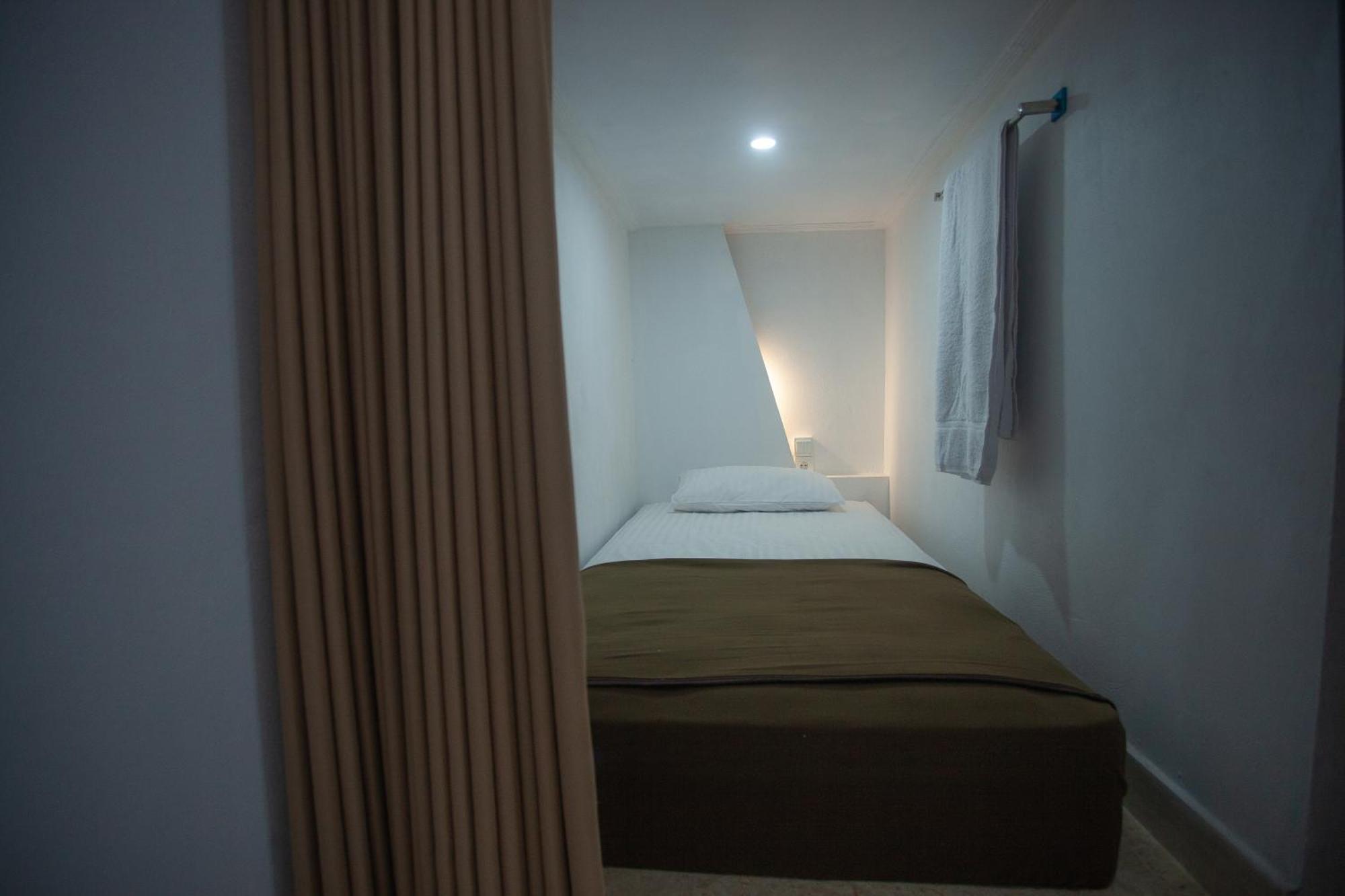 Lucky Hostel Batununggul Zewnętrze zdjęcie