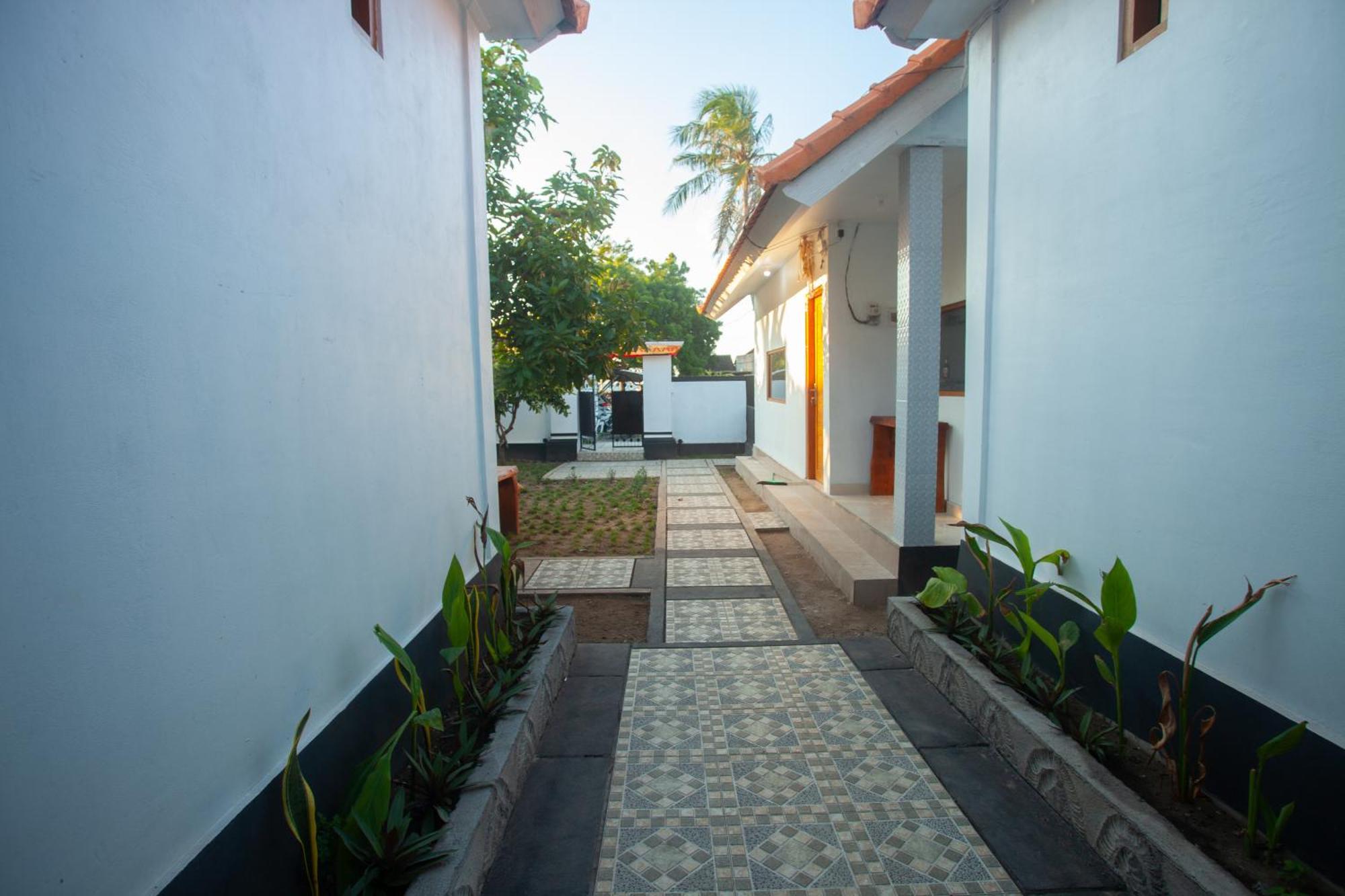 Lucky Hostel Batununggul Zewnętrze zdjęcie